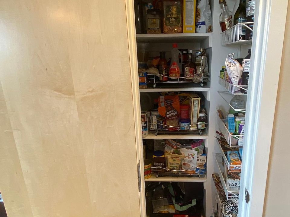 Reach-in pantry
