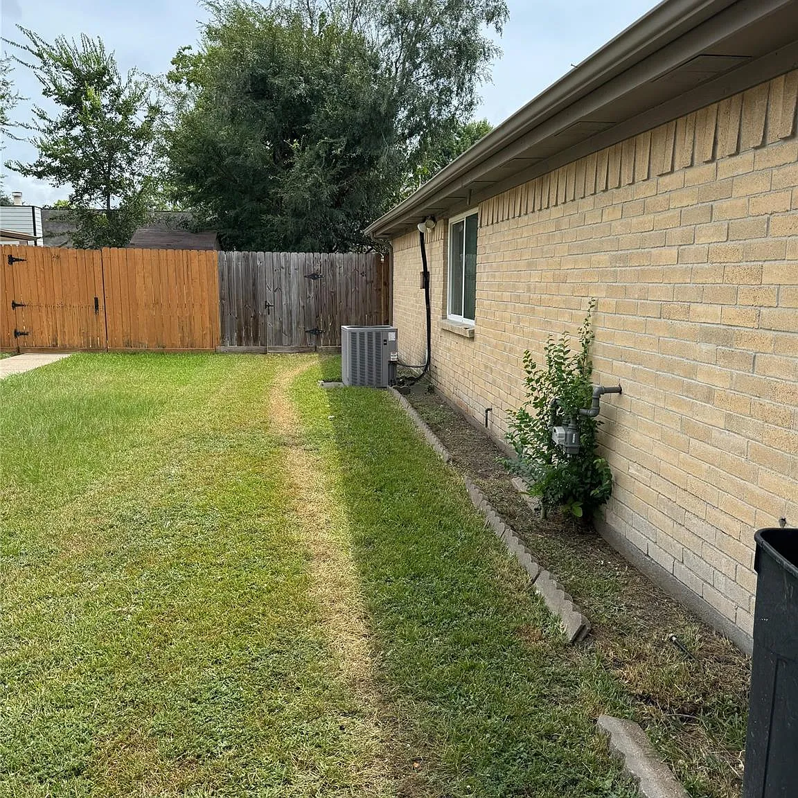 3 bed, 2.0 bath, 1774 sqft, $1,950 — Photo 4
