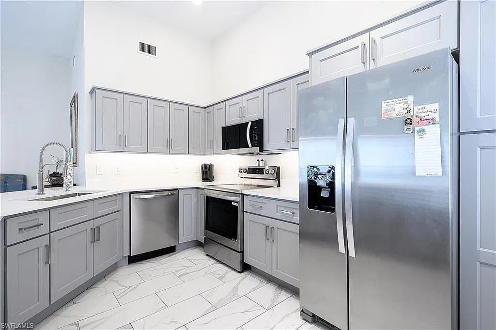 2 bed, 2.0 bath, 1350 sqft, $7,500 — Photo 3