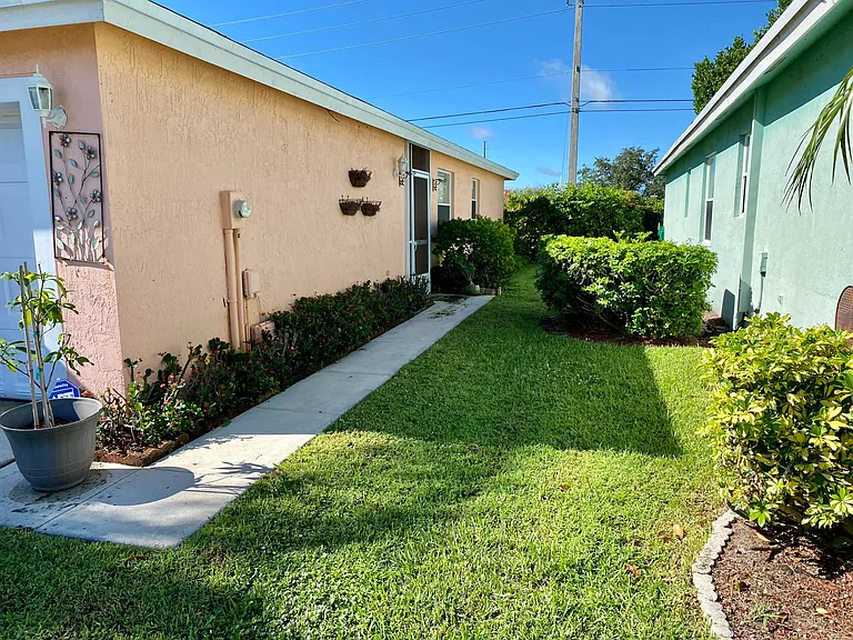 112 Sunset Blvd — Photo 11