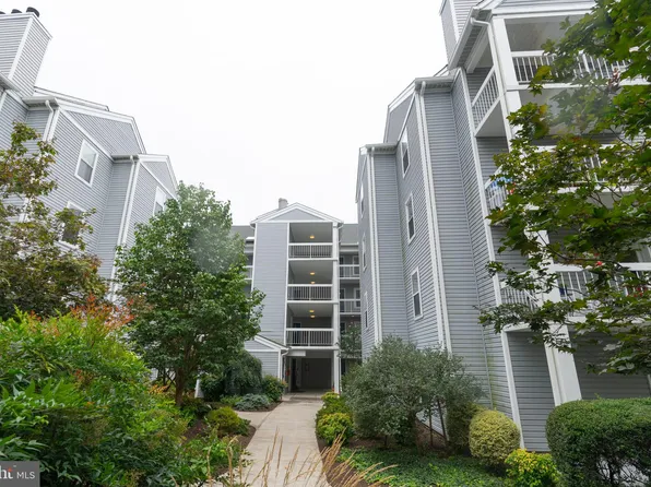 3179 Summit Square Dr #2-B6, Oakton, VA 22124