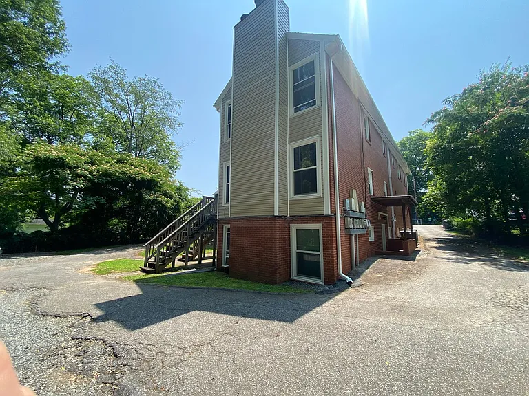 744 Crescent Dr #4 — Photo 4
