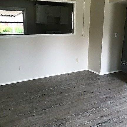 3rd image of 709 Drummond Way