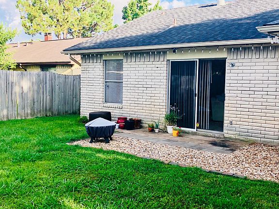2nd image of 2534 Knoxville Dr