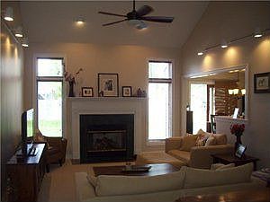 3rd image of 10 Steinway Ct