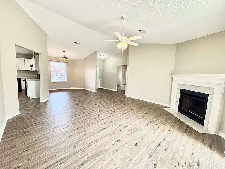 5087 Cassia Dr — Photo 3
