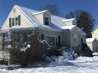 298 Rosewood Pl, Bridgeport, CT 06610