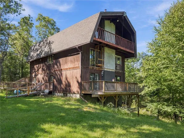 1221 Alpine Dr, East Stroudsburg, PA 18302