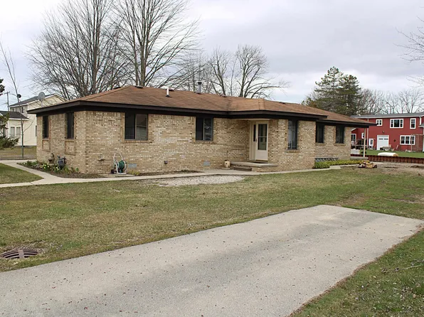2037 W Park Dr, Algonac, MI 48001