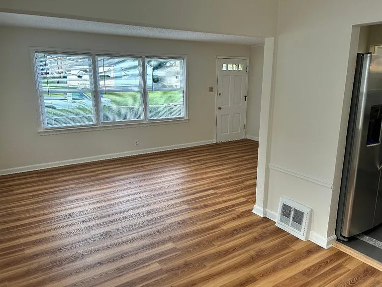 1148 Ashford Dr — Photo 9