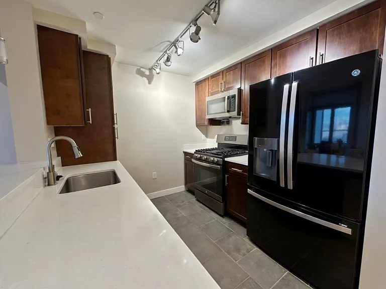130 John St #142 — Photo 5