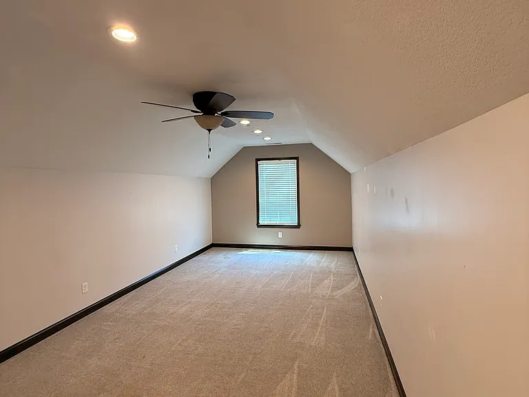 906 Summit Rd — Photo 26