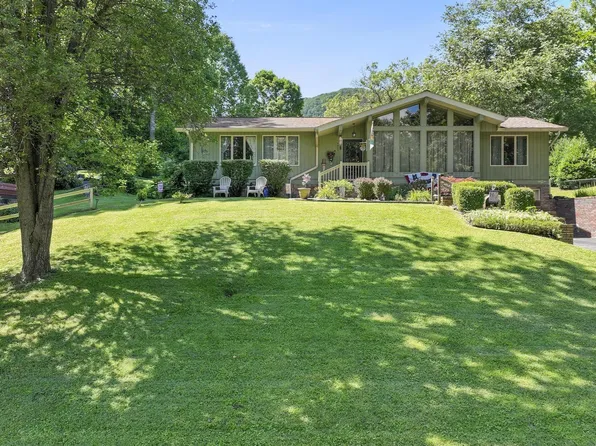 1511 Mountain View Ave E, Big Stone Gap, VA 24219