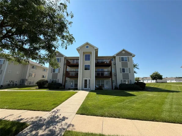 6615 Creekside Dr NE Unit 12, Cedar Rapids, IA 52402