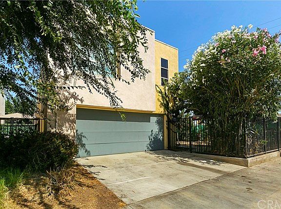 2nd image of 2371 E Santa Ana Blvd S