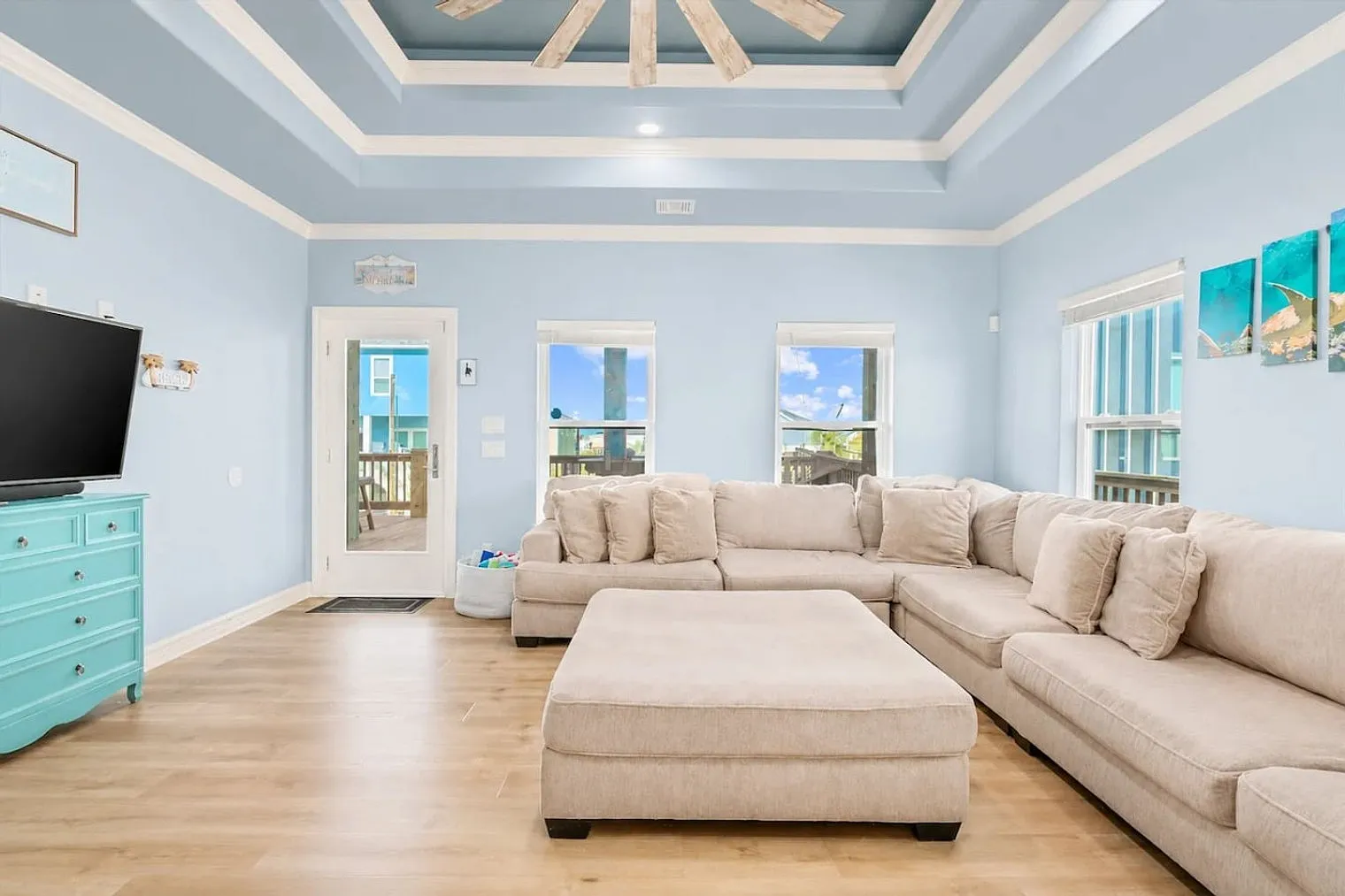 3 bed, 2.0 bath, 1410 sqft, $7,780 — Photo 2