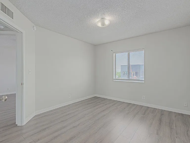 11002 N 15th Ave #4 — Photo 28