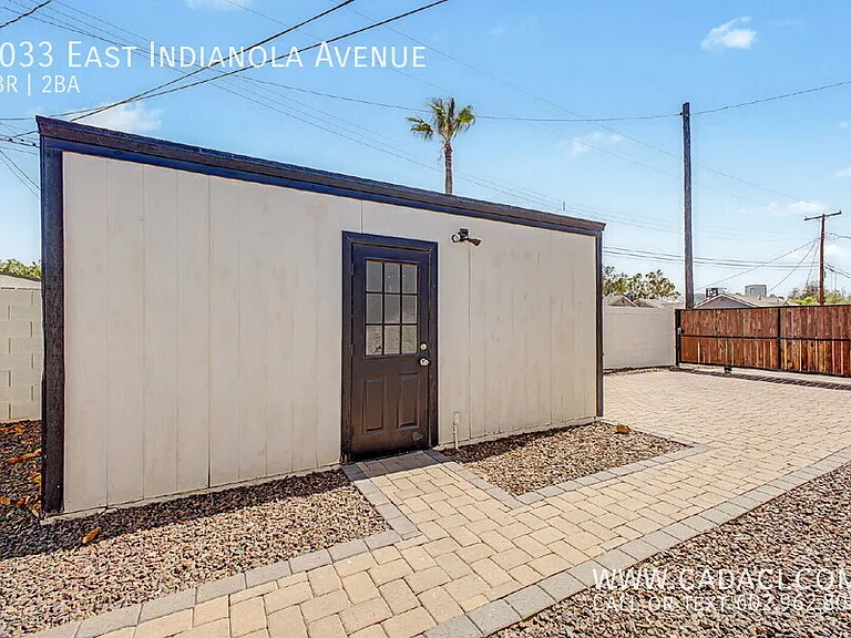 1033 E Indianola Ave — Photo 32
