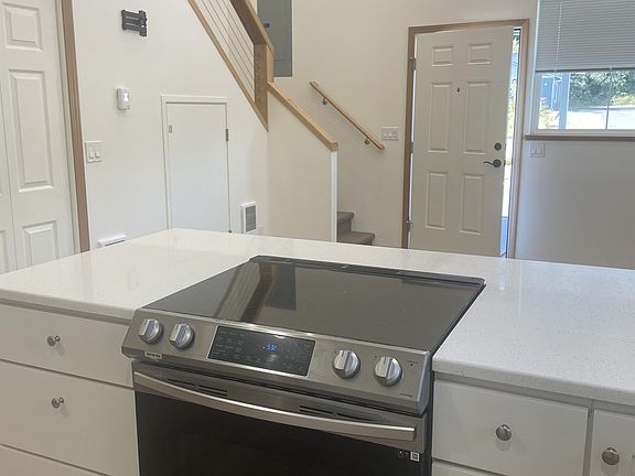4th image of 551 NW 3rd St #1