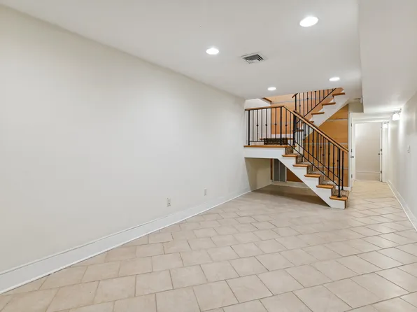 8 Carroll Place image 13 of 21