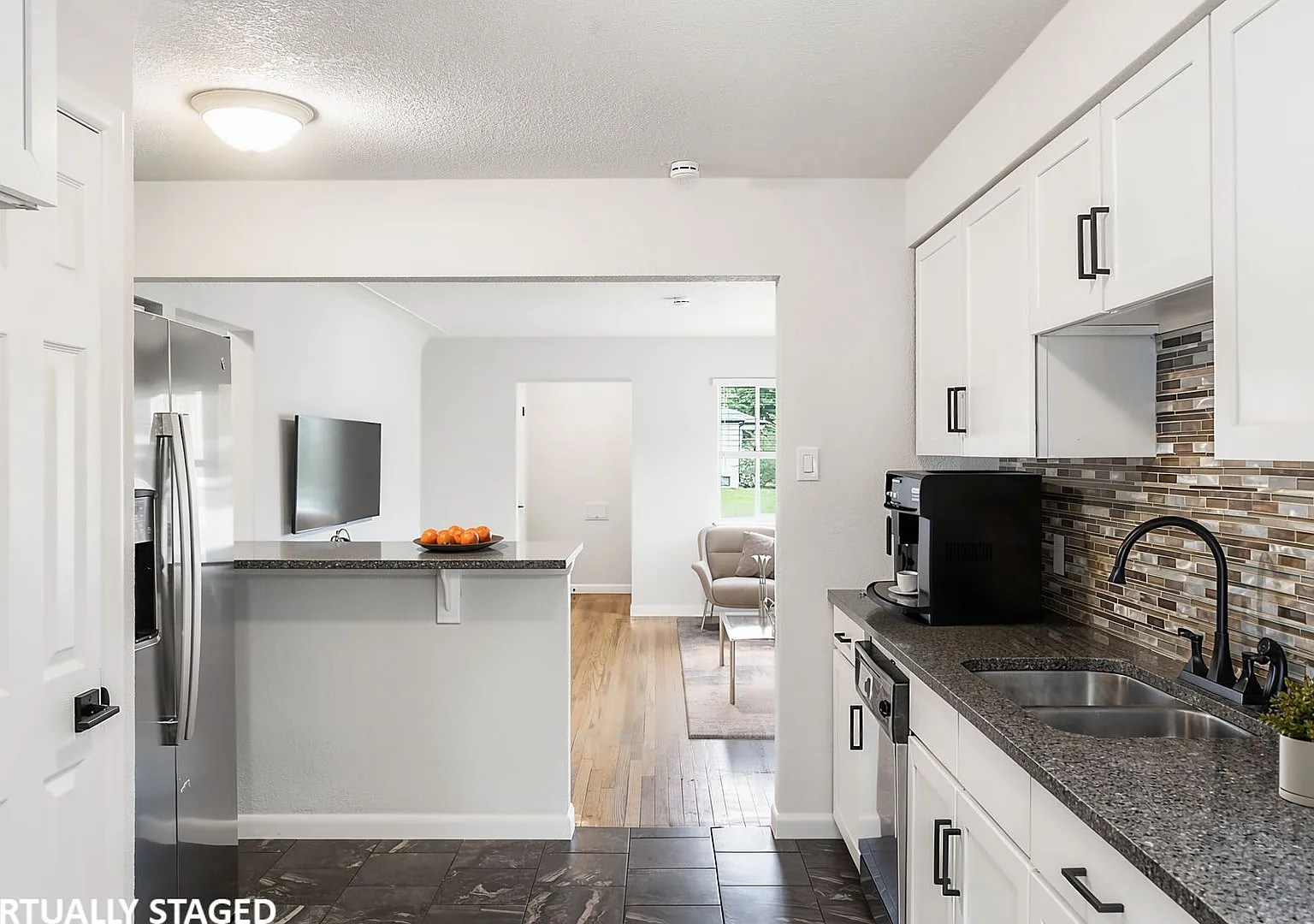 Recently Updated 4-Bedroom Near DU Utilities Included + Garage Available — Photo 3