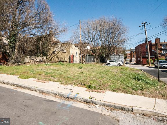 5th image of 842 Lemmon St