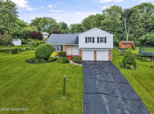35 Heritage Pkwy, Glenville, NY 12302