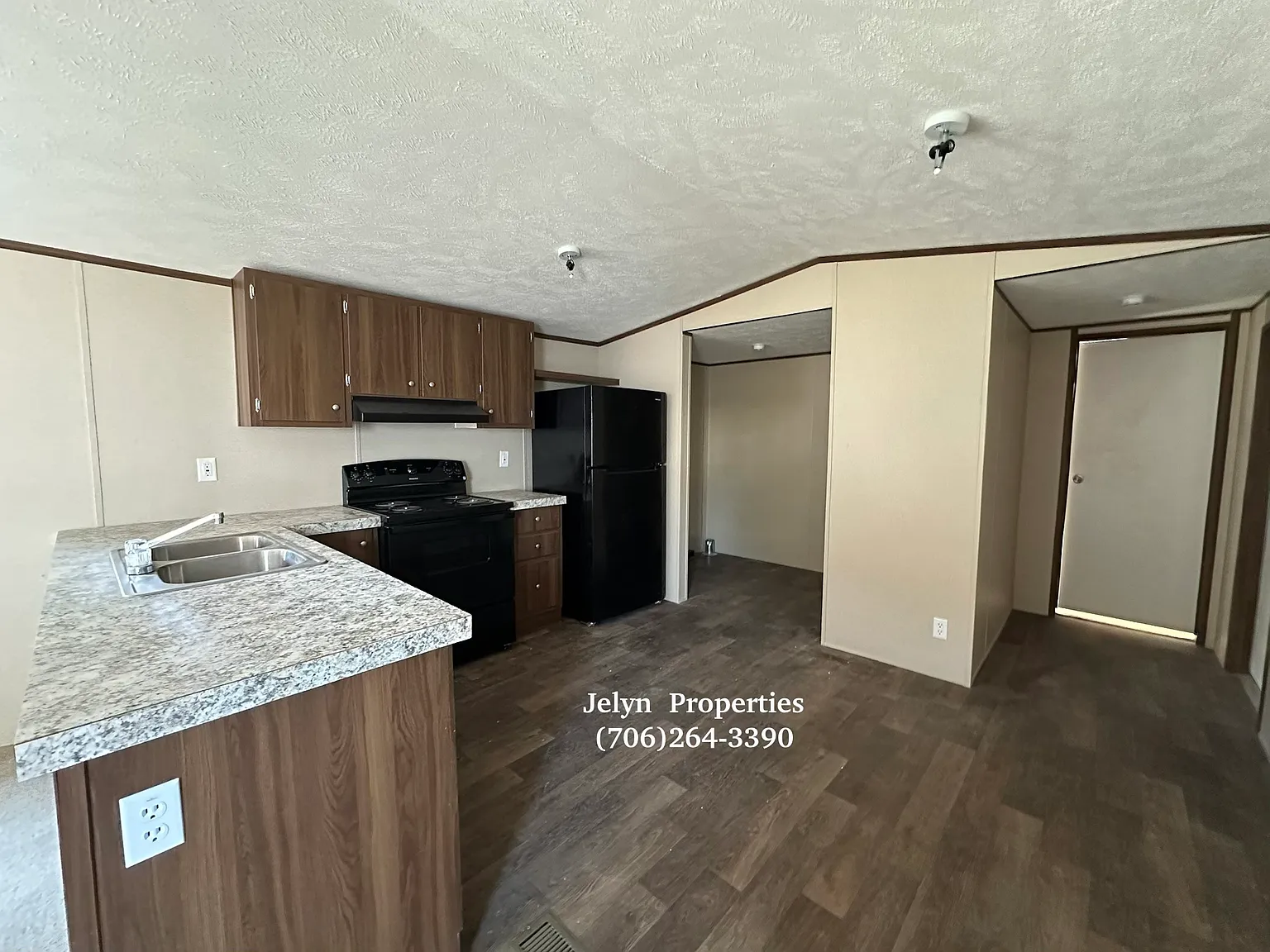 3 bed, 980 sqft, $900 — Photo 4