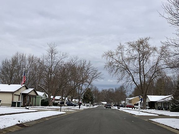 5th image of 752 Holiday Dr