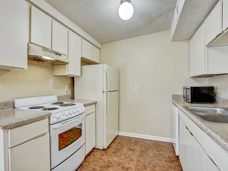 2408 Longview St #211 — Photo 11