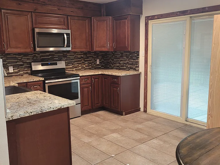 9819 Forest Hollow Dr — Photo 16