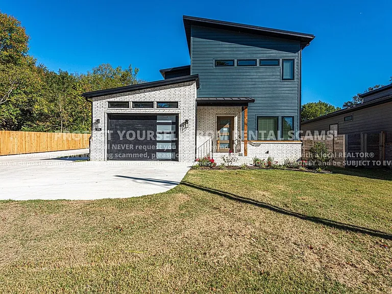 956 W Boone St — Photo 1