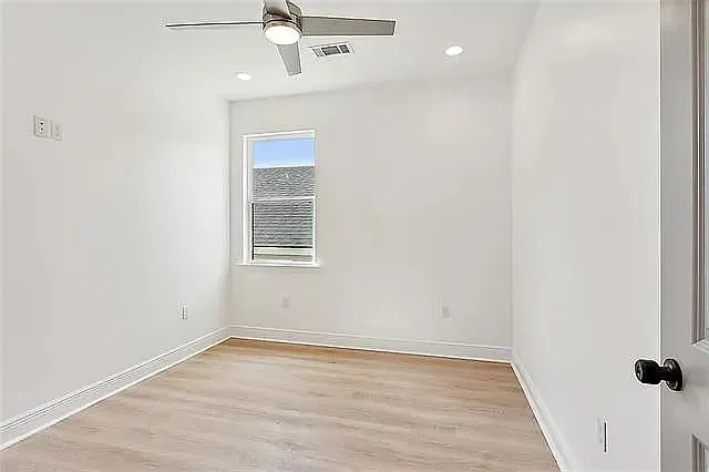 2427 Franklin Ave — Photo 4