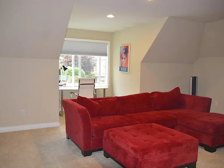 BONUS ROOM / FOURTH BEDROOM