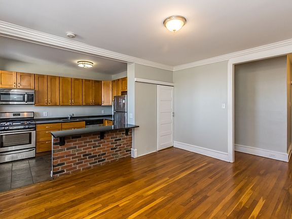 3rd image of 419-423 S 45th St #8