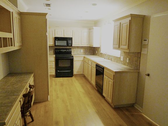 3rd image of 143 Brierwood Dr