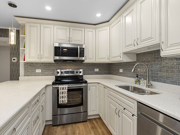 3rd image of 6148 Knoll Wood Rd APT 205
