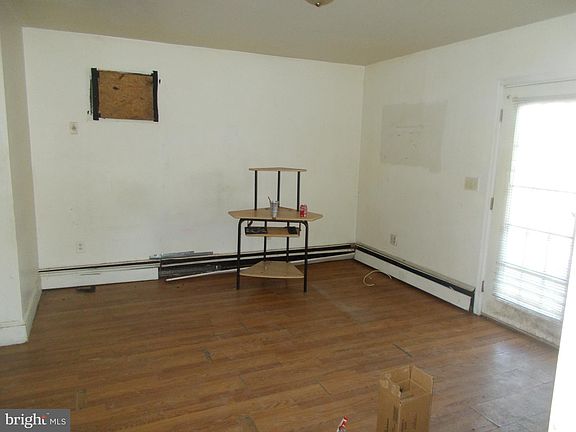 3rd image of 422 Linden Ave
