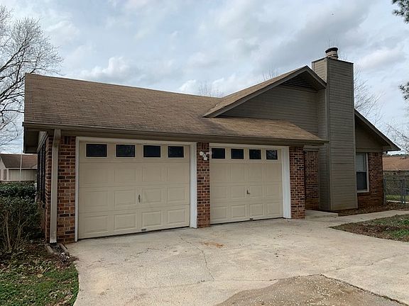 3rd image of 2203 Buckingham Dr SW