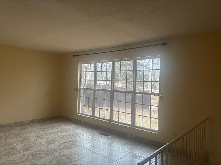4700 Rolling Green Dr — Photo 2