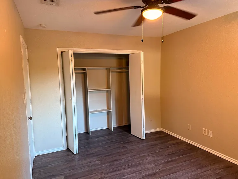 1004 Locust St — Photo 18
