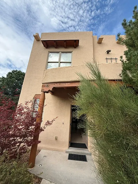 2 bed, 2.5 bath, 1167 sqft, $3,000 — Photo 2