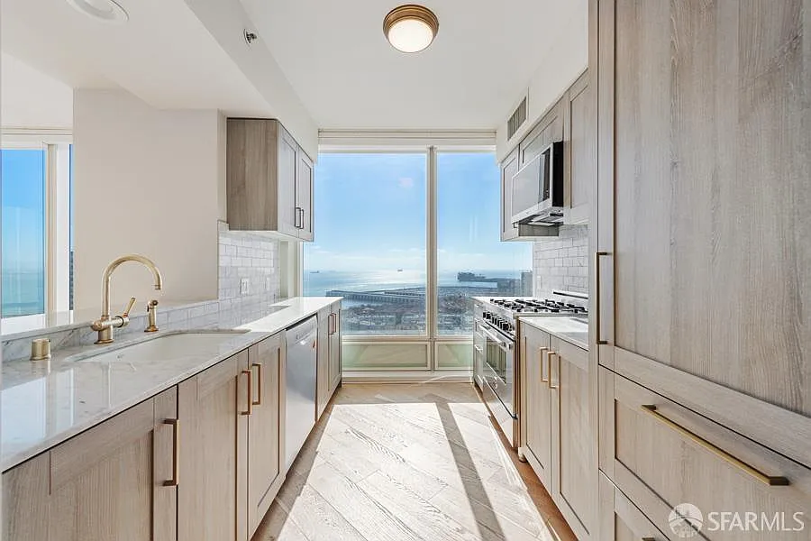 2 bed, 2.0 bath, 1240 sqft, $8,500 — Photo 4