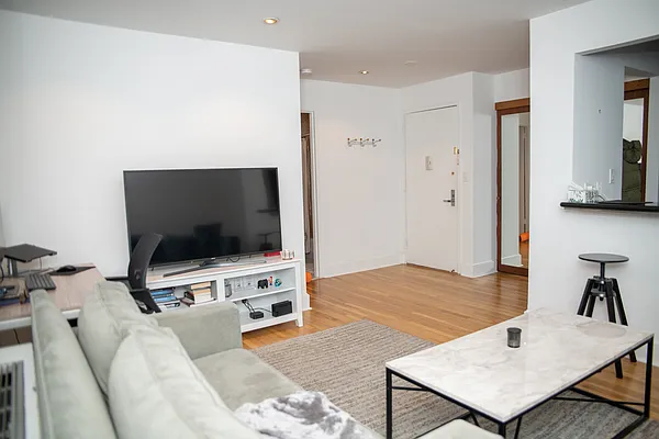 Rented by New York City Moves Team LLC | media 2