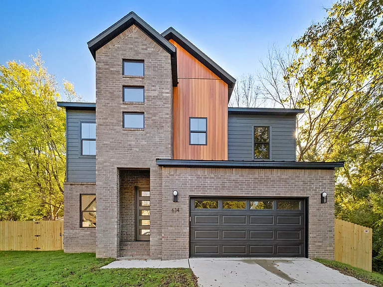 634 S Happy Hollow Rd — Photo 1