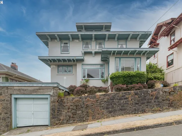 962 16th St, Astoria, OR 97103