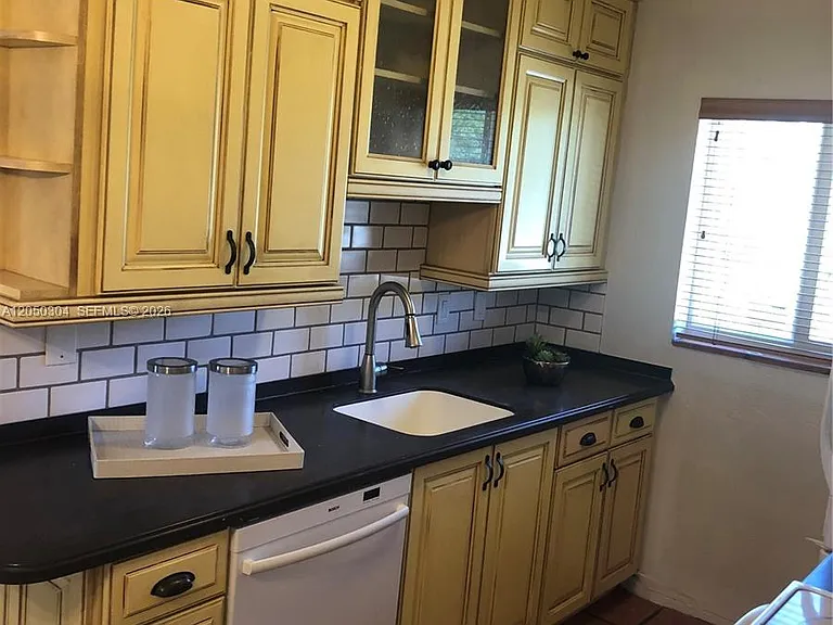 1733 Mayo St #7 — Photo 6