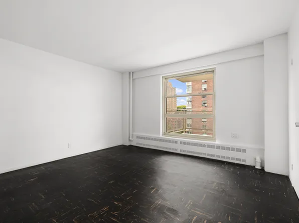 90 La Salle Street image 12 of 22