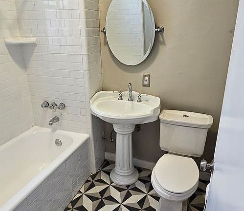 3rd image of 1221 N Vermont Ave APT 101