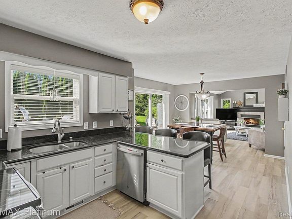 4th image of 4361 Sundance Cir